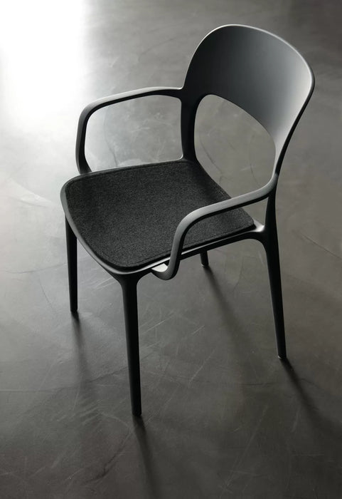 Gipsy Stackable Chair