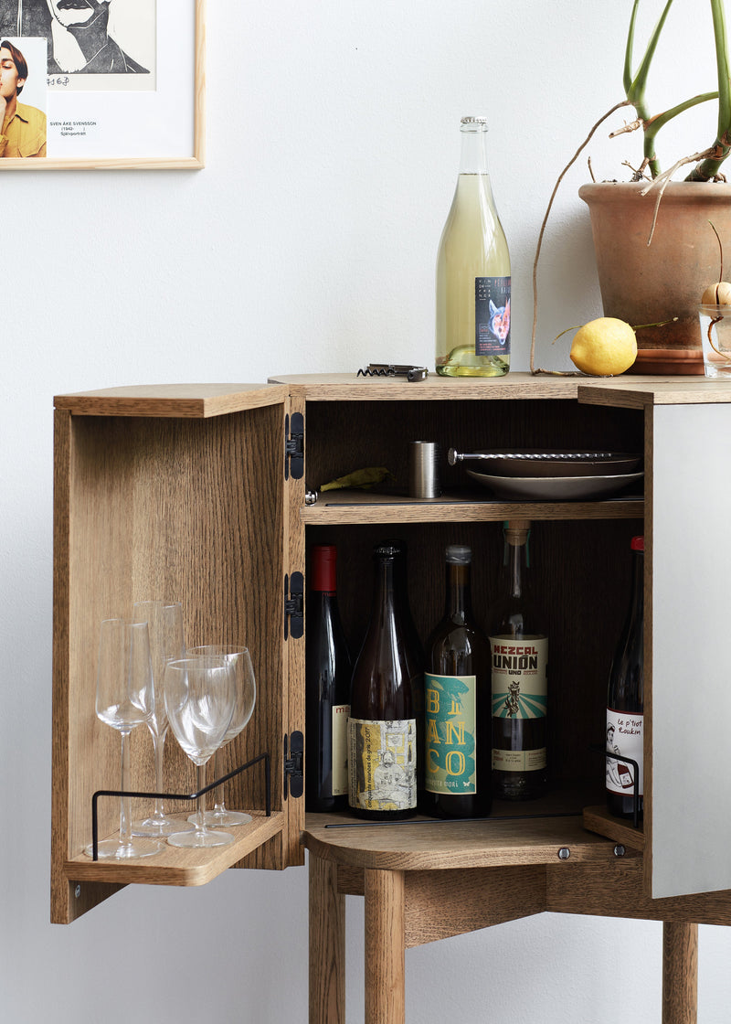 Loud bar cabinet