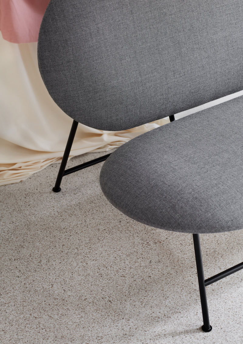 Oblong lounge chair