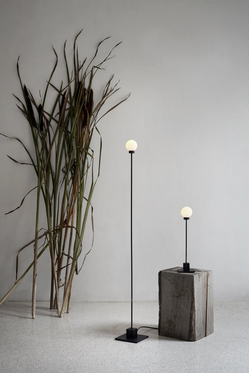 Snowball table lamp