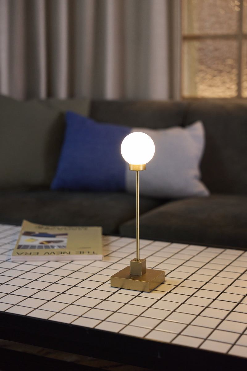 Snowball portable table lamp