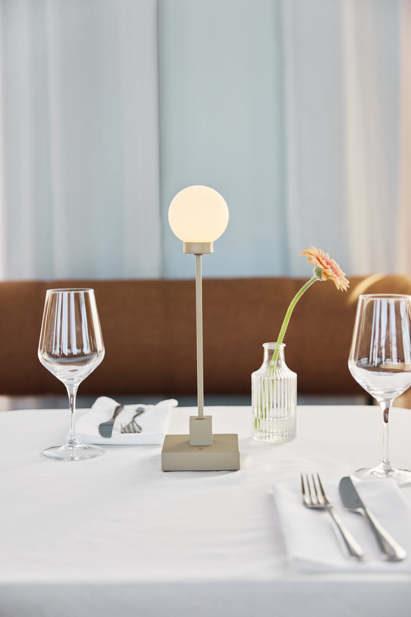 Snowball portable table lamp