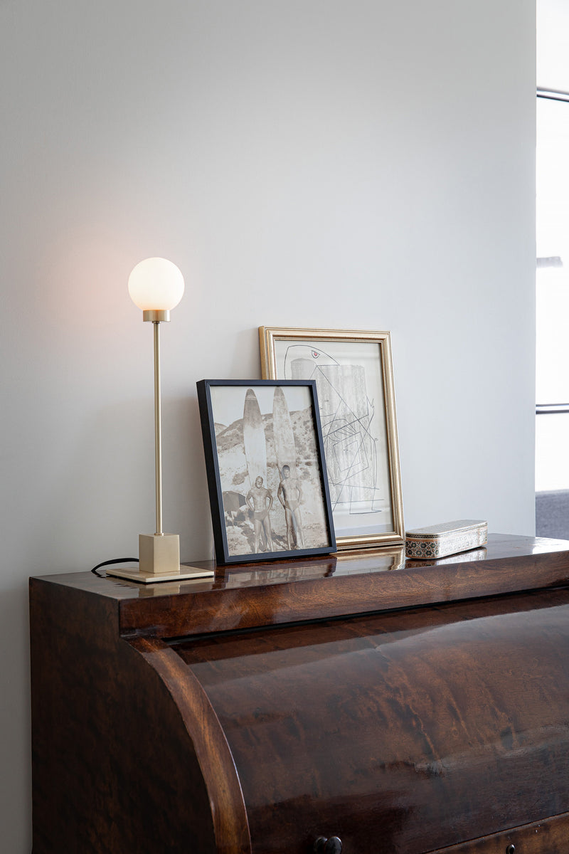Snowball table lamp