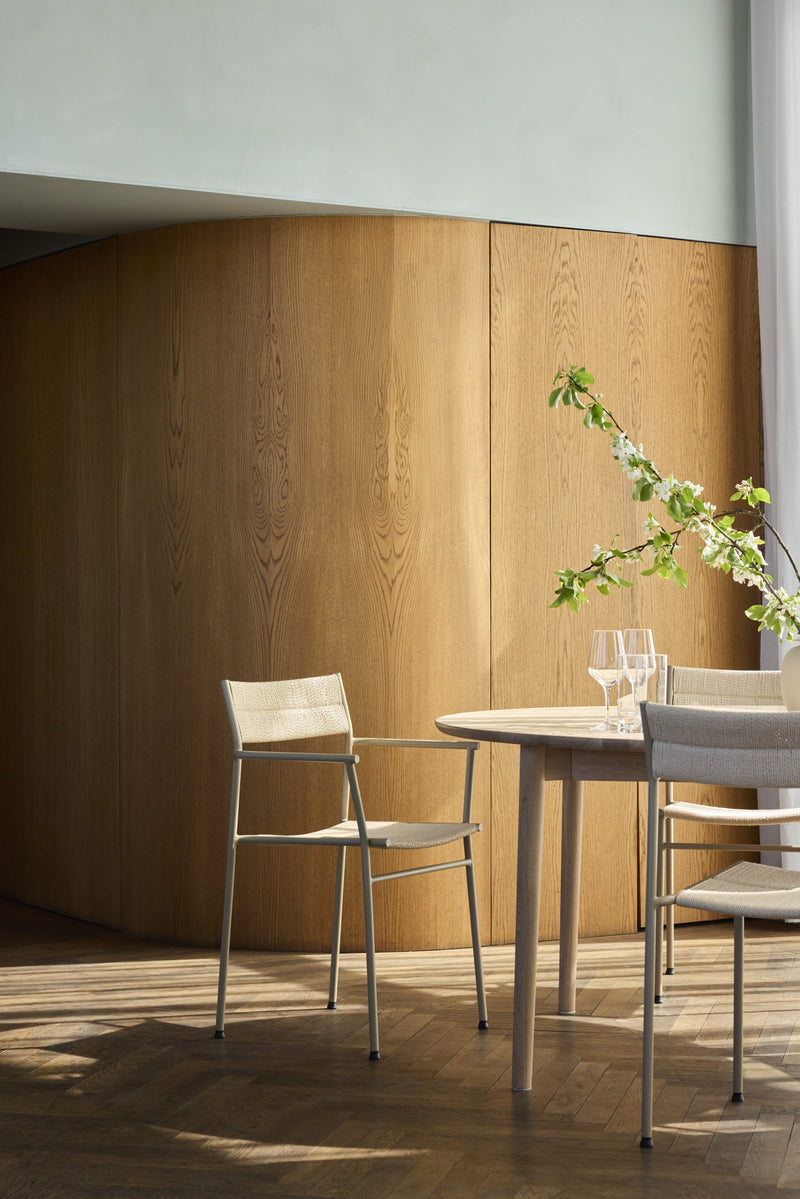 Vev dining chair w/armrests