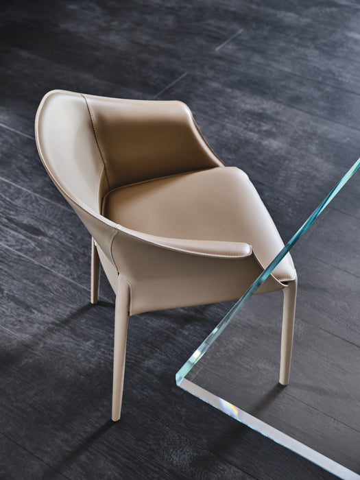 ZULEIKA Armrest Chair