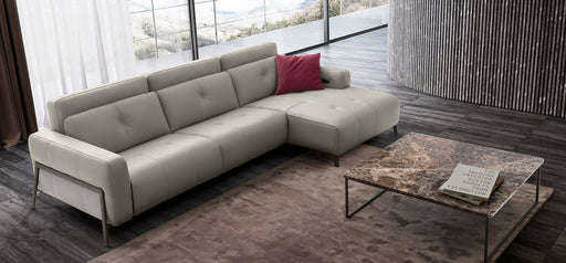 Antares Leg sofa in leather by Nicoline Italia — lifestyle