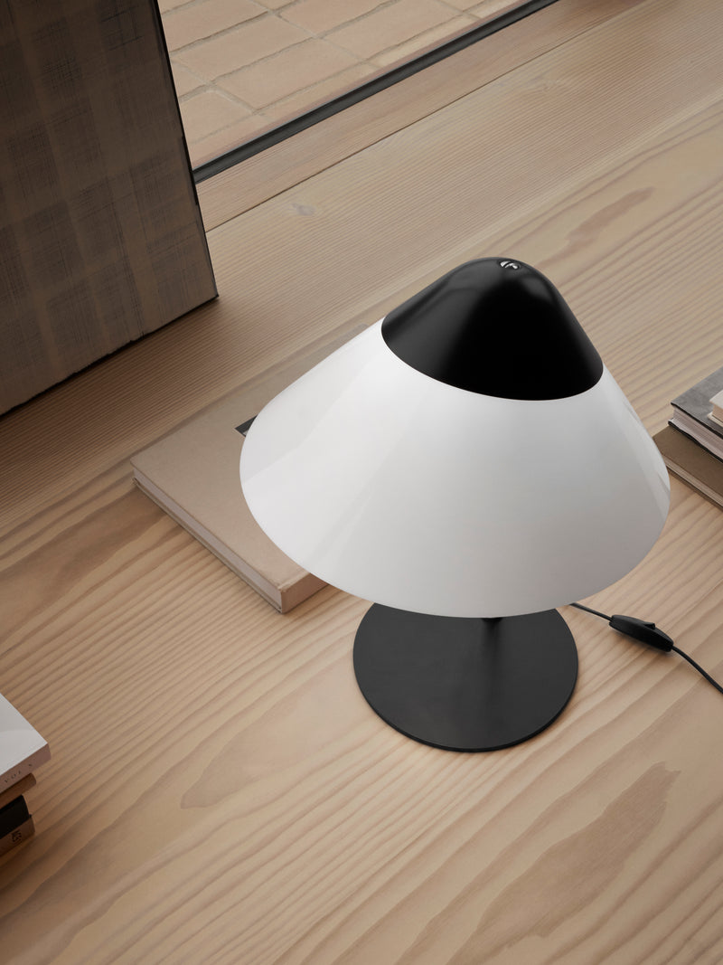 HJW02 Opala Table Lamp Midi illuminated detail