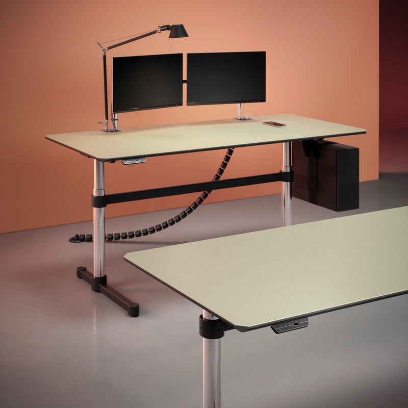 USM Kitos E height-adjustable desk