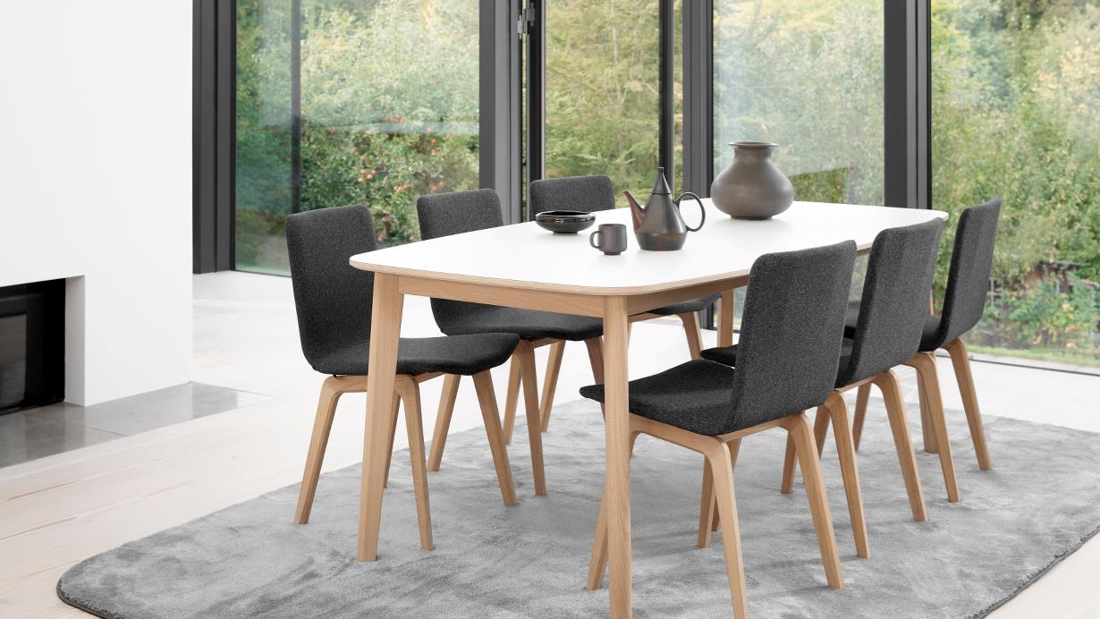 SM 119 Dining Table