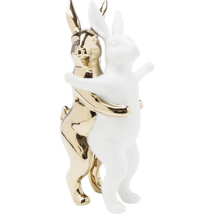 擁抱兔子的裝飾雕像