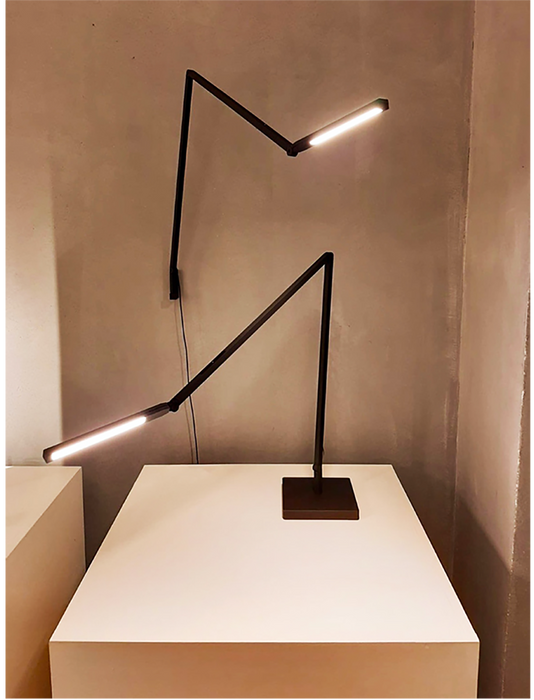 UNTITLED TABLE linear Table Lamp